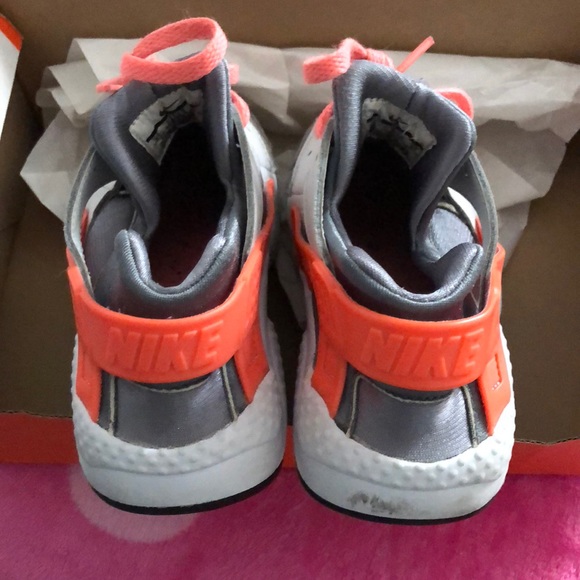 Nike sz 2 - Picture 5 of 6